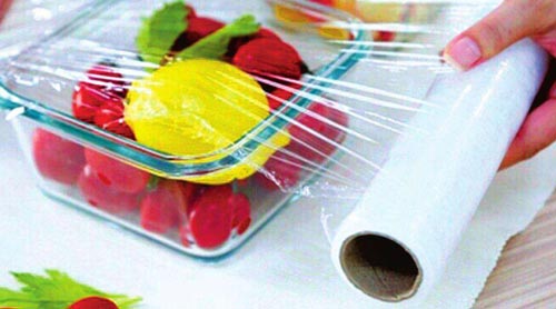 食品塑料保鮮膜透氣性能不達(dá)標(biāo)，內(nèi)部密封的食物仍然會發(fā)霉變質(zhì)